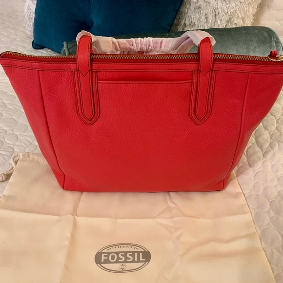 ***SOLD***New FOSSIL Leather Tote - Picture 2 of 10
